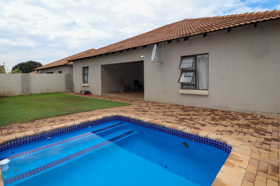3 Bedroom Property for Sale in Wilkoppies North West